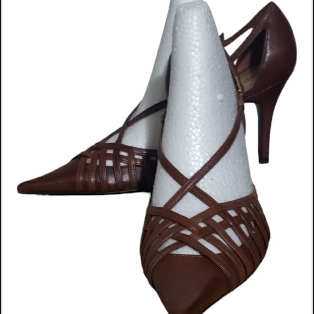 BCBGIRLS ANKLE STRAP SHOE SIZE 8